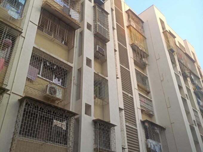 Available Specious 1 bhk for Sale in Borivali West, Chikuwadi